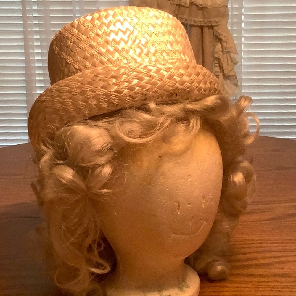 Woman’s Vintage Straw Hat. Union made KX 430452 made in USA.Cream color.like new